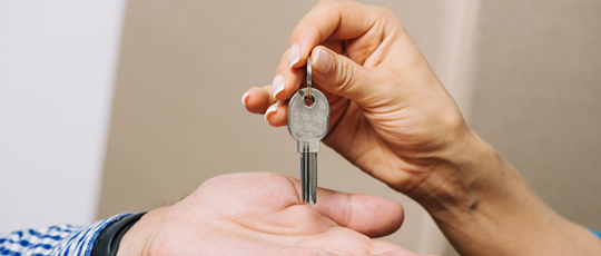 草刈り機械やトラックのレンタル